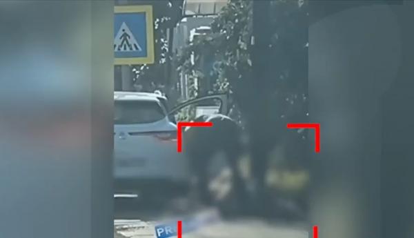 Şofer băut, cursă nebună cu poliţia pe urme. În timpul urmăririi, sătmăreanul a aruncat o armă din maşină