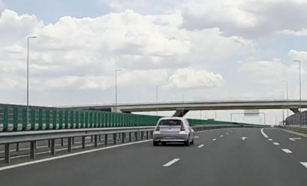 Vacanţă, dar în siguranţă. Regula celor 2 secunde și distanța corectă pentru evitarea accidentelor