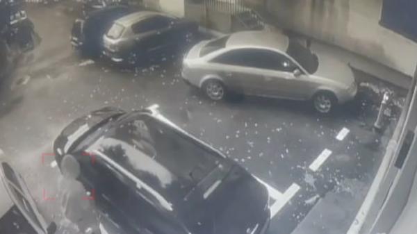Ce se întâmplă după ce un hoț din Vaslui încearcă portiera la 5 mașini parcate. Momentul a fost filmat