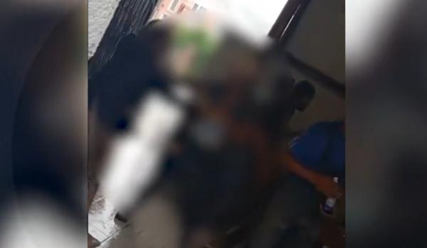 Scandal cu pumni și picioare într-un bar din Maramureș. Trei bărbați s-au năpustit asupra unui client