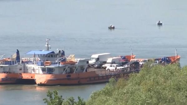 Dunărea, la cel mai debit din ultimii 30 de ani. Trecerea cu bacul în Portul Bechet a fost suspendată