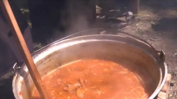 Spectacol culinar la Tarcău: ceaune fierbinți, rețete haiducești și distracție pentru toate vârstele