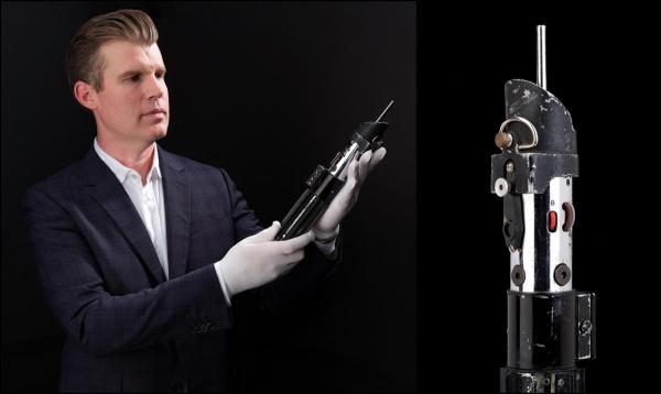Sabia laser a lui Darth Vader, scoasă la licitație pentru un preţ record: 2,2 milioane de lire