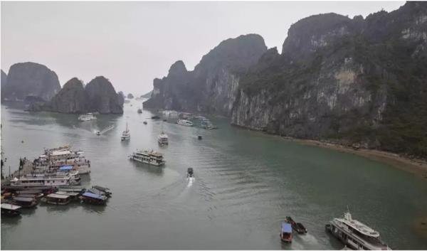 Cel puțin 34 de morți, după ce o ambarcațiune turistică s-a scufundat în golful Halong din Vietnam 