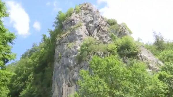 Pietrele lui Solomon, colțul de natură de lângă Brașov care cucerește vara turiștii