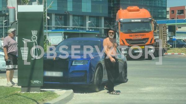 Gigi Becali, cu Rolls Royce-ul şi la bustul gol pentru a inspecta lucrările de la biserică