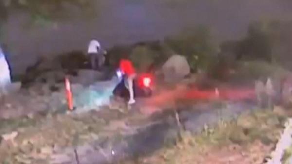 Un poliţist aflat în timpul liber, împuşcat în timp ce se plimba printr-un parc din Manhattan. Atacul, filmat