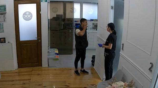 A intrat în cabinetul unui stomatolog din Cluj şi i-a furat portofelul. Şi-a făcut şi o programare fictivă