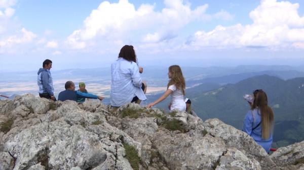 Traseul montan ideal şi pentru turiştii mai puţin aventuroşi. Peisajele vin la pachet cu aer curat şi linişte