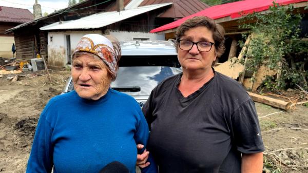 Imagini emoționante în zonele lovite de inundații. Mii de voluntari au venit cu donații