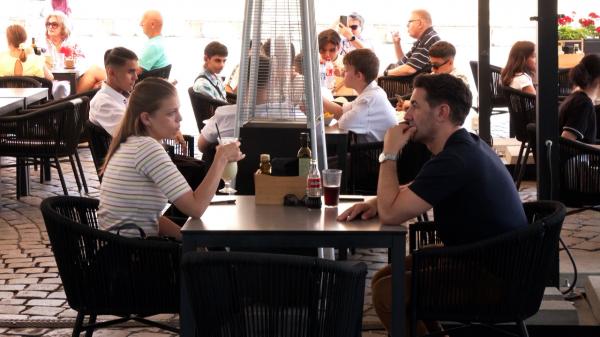 "Suntem nevoiți să mărim". Restaurantele se așteaptă să piardă 30% din clienți