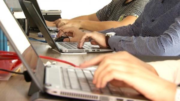 Sporul de stat pe scaun, motiv de dispută în Primăria Cluj. 250 de angajaţi s-ar fi îmbolnăvit deja