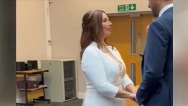 Momentul în care un mire rosteşte din greşeală numele fostei iubite, în timpul ceremoniei