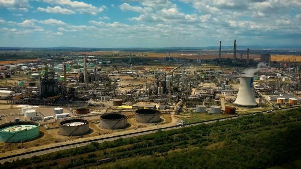 La un pas de o criză a carburanţilor. 184.000 de tone aduse din Azerbaidjan, contaminate