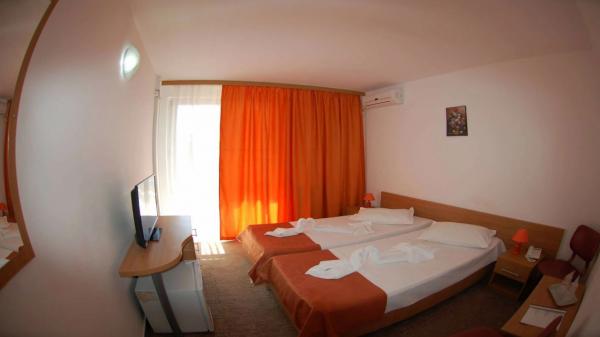 Bărbat reținut după ce a furat bani din două camere de hotel din Eforie Nord. Una dintre victime era pe balcon