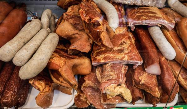Consumul de carne românească, în creştere. Producţia de carne de porc a crescut cu 30% faţă de anul trecut