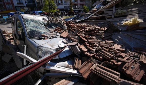 "A fost ca un cutremur de 7. Toţi copiii erau foarte speriaţi." Martorii povestesc dezastrul din Turcia