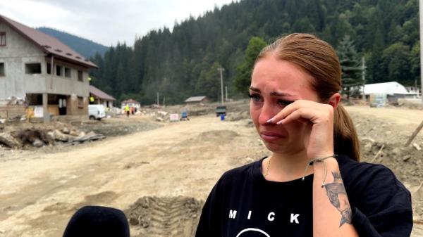 "Nu putem rămâne indiferenţi". Voluntarii refac Broșteniul lovit de viituri