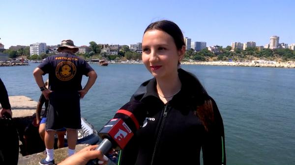 Experienţă inedită pe litoral: 50 de turişti au devenit scafandri pentru o zi, ajutaţi de experţi militari