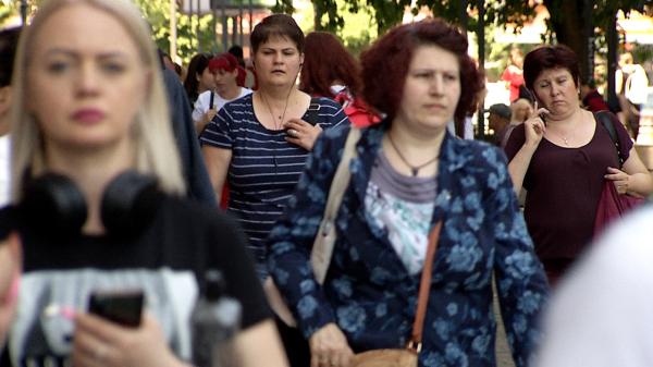 Câţi bani va încasa Guvernul din "taxa pe colet". Românii, comenzi zilnice uriaşe pe Temu sau Shein