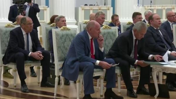 Putin şi-a reunit toți şefii pentru a discuta despre summitul cu Trump. Cu ce "dovezi" se duce în Alaska