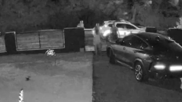 Poliţiştii care au bătut o femeie din Prahova spun că de fapt au salvat-o de la sinucidere