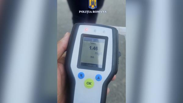 Şofer băut, filmat în timp ce conducea haotic. Avea o alcoolemie de 1,46 mg/l alcool pur în aerul expirat