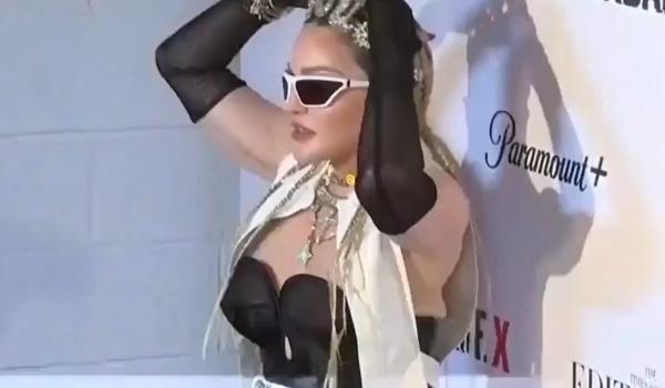 Madonna, 67 de ani sărbătoriţi în stil italian: shopping la Florenţa, Palio şi Siena. Cine i-a fost alături