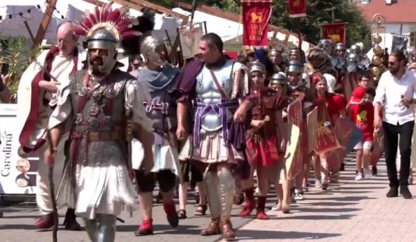Orașul în care istoria a prins viață. Reacția turiștilor, "prinși" în mijlocul luptelor dintre daci și romani