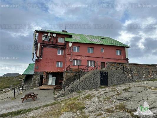 Cabana Babele din Bucegi, scoasă la vânzare. Cât cer pe ea proprietarii: ar putea deveni hotel de lux