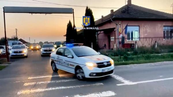 Percheziţii în Mureș în căutarea tabletelor primite în programul "Şcoala de acasă"