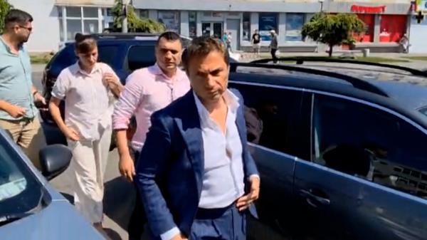 Primarul Mangaliei a fost reţinut pentru 24 de ore. Cristian Radu ar fi luat mită jumătate de milion de euro