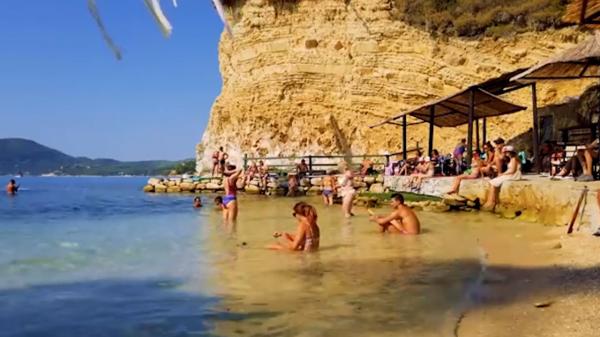 Un turist român a murit pe o plajă din Grecia. Bărbatul de 30 de ani se căsătorise în urmă cu doar două luni