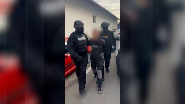 Un bărbat a fugit din secţia de psihiatrie ca să ucidă o tânără pentru care făcuse o pasiune