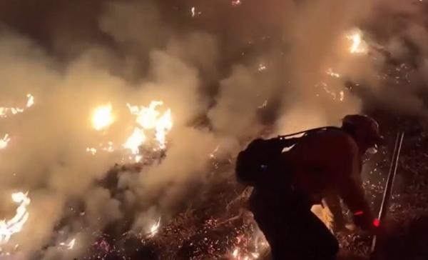 Incendii puternice în California şi Oregon: 200 de oameni evacuaţi, peste 1.200 de pompieri mobilizaţi