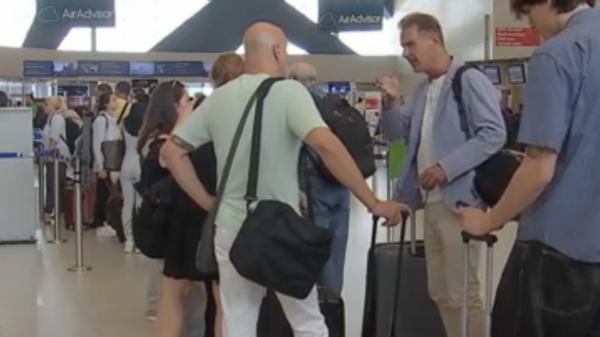 Cu ce buletine mai pot călători românii în ţările UE. Data limită până la care vor fi acceptate cele fără cip