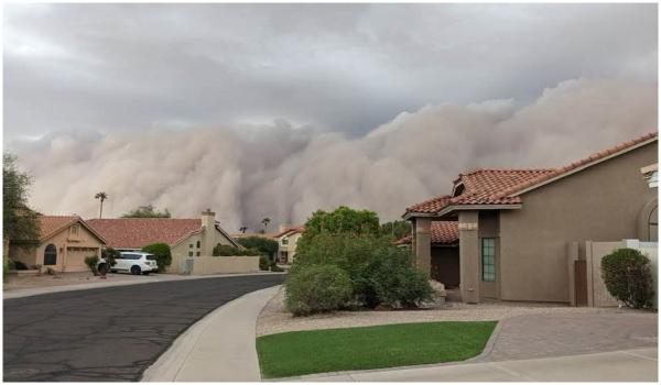 Imagini apocaliptice în SUA. Un nor uriaș de praf a înghițit orașul Phoenix, zeci de mii de oameni fără curent