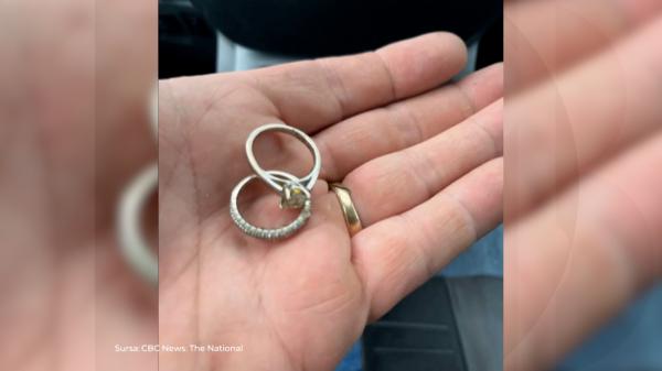 Un soţ a săpat la groapa de gunoi prin 18 tone de deşeuri pentru a găsi inelele pierdute de soţie