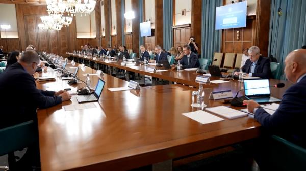 Revolta bugetarilor cu salarii uriaşe faţă de tăieri. "Lucrătorii de acolo sunt profesionişti"