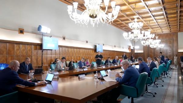 Șase pachete de austeritate și privilegiile tot nu pot fi tăiate. "S-a creat o burghezie bugetară"