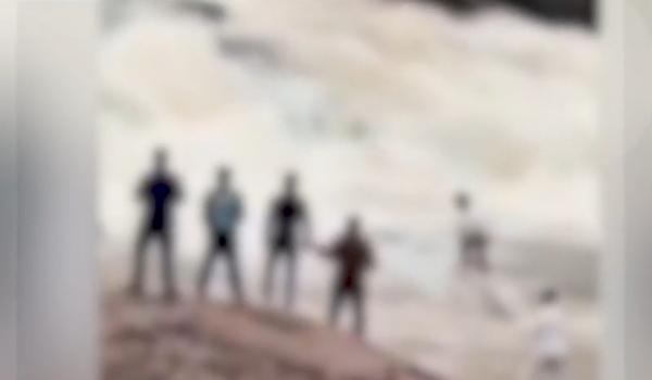 Vlog cu final tragic: tânăr influencer, căutat după ce a fost luat de ape