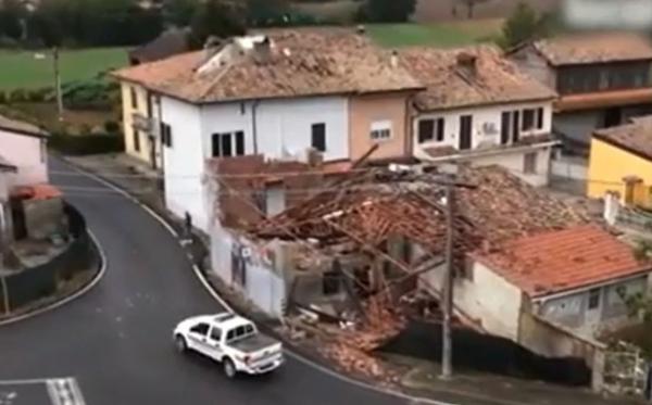 Nordul Italiei, lovit de o tornadă violentă. O clădire cu două etaje s-a prăbuşit în Lombardia