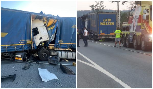 Haos pe DN6, după ce două TIR-uri s-au izbit chiar la intrare în Orşova. Traficul, blocat trei ore