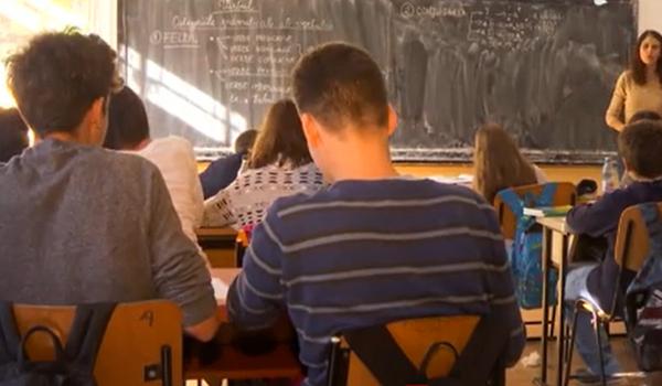 Haos şi incertitudine la început de an şcolar. Părinţii şi elevii nu ştiu ce să facă