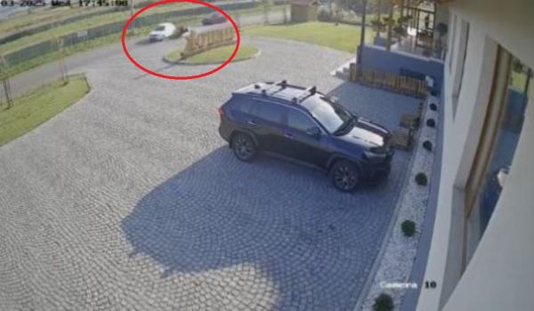 Motociclist izbit de o maşină şi aruncat pe şosea, în Mureş, de ziua fiului său. Accidentul a fost filmat