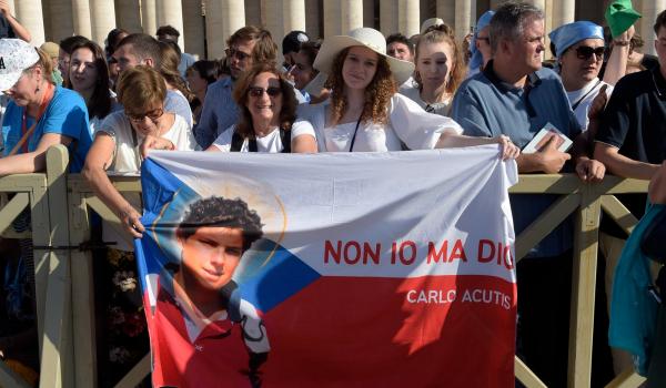 Un adolescent de 15 ani mort de leucemie în 2006, primul sfânt catolic din generaţia "milenialilor"