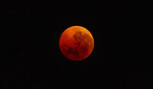 Luna Sângerie, spectacol pe cer în întreaga lume. Când va avea loc următoarea eclipsă de lună