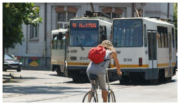 Un tramvai din Bucureşti a deraiat din cauza unei trotinete
