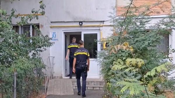 "I-a smuls cerceii din aur". Bătrână atacată şi jefuită în scara unui bloc din Galați. Hoţul este de negăsit