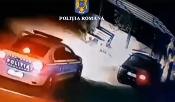 Cursă nebună cu poliţia pe urme. Momentul în care un şofer vitezoman se înfige cu maşina în gard